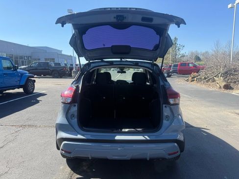 Used 2021 Nissan Kicks SV FWD image 32