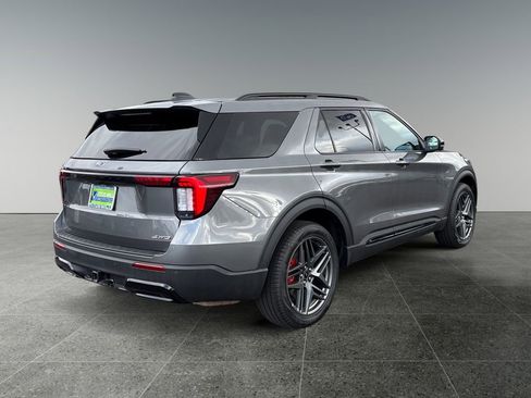 Used 2025 Ford Explorer ST-Line w/ ST-Line Street Pack image 7