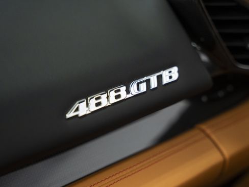Used 2018 Ferrari 488 GTB RWD image 38