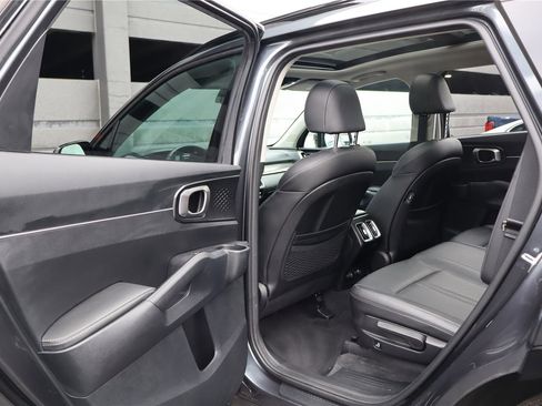 Certified 2022 Kia Sorento S w/ Panoramic Sunroof Package image 23
