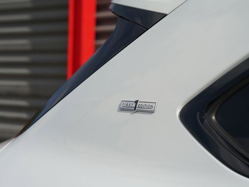 Used 2021 Bentley Bentayga V8 w/ First Edition Specification image 10