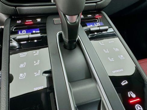 New 2026 Porsche Macan image 23