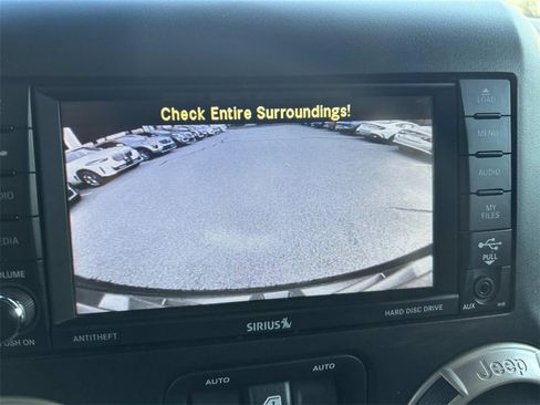 Used 2017 Jeep Wrangler Unlimited Sahara image 27