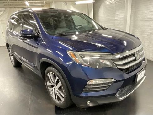 Certified 2017 Honda Pilot Touring image 7