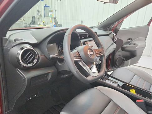 Used 2023 Nissan Kicks SR w/ SR Premium Package FWD image 18