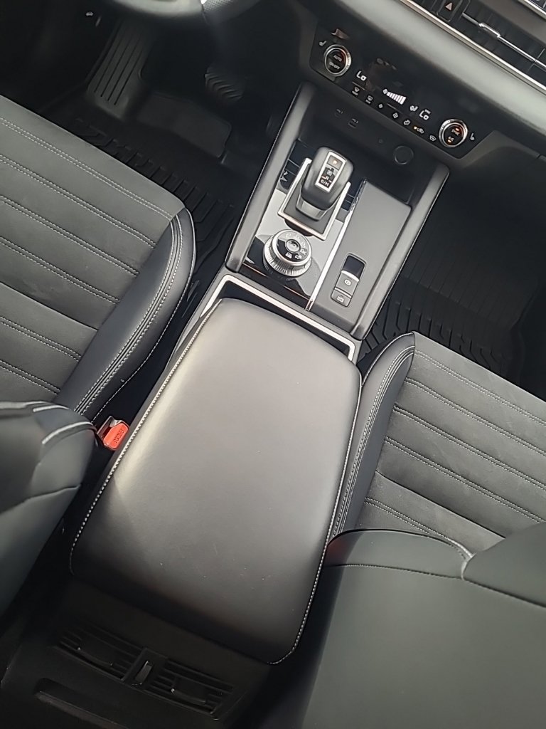 Used 2024 Mitsubishi Outlander SE AWD/4WD image 15