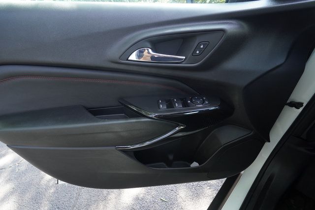 Used 2025 Chevrolet Trax RS FWD image 11