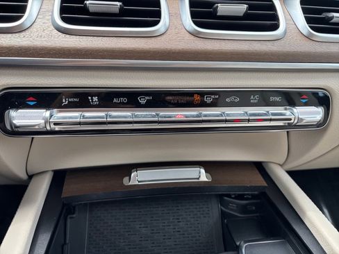 Used 2021 Mercedes-Benz GLS 450 4MATIC image 21