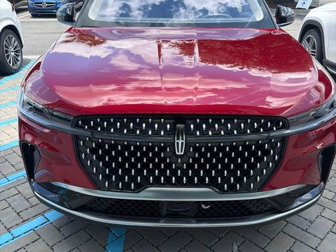 Used 2025 Lincoln Nautilus Premier w/ Equipment Group 102A AWD/4WD image 2