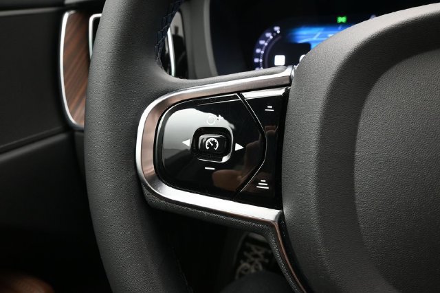 Used 2024 Volvo XC60 B5 Plus w/ Protection Package Premier AWD/4WD image 25