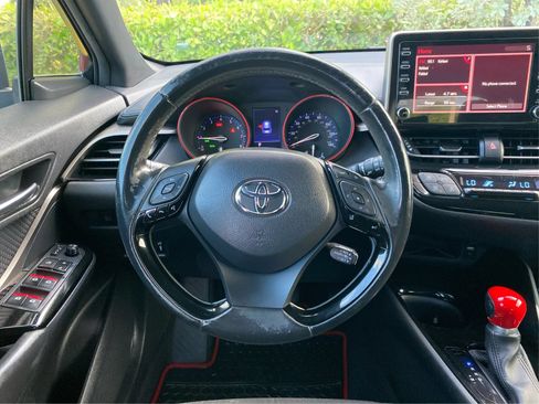 Used 2019 Toyota C-HR XLE FWD image 14