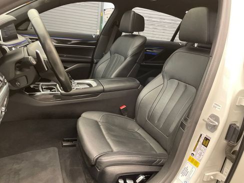Used 2021 BMW 740i w/ M Sport Package RWD image 21