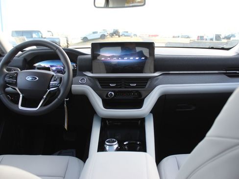 New 2026 Ford Explorer Platinum image 16