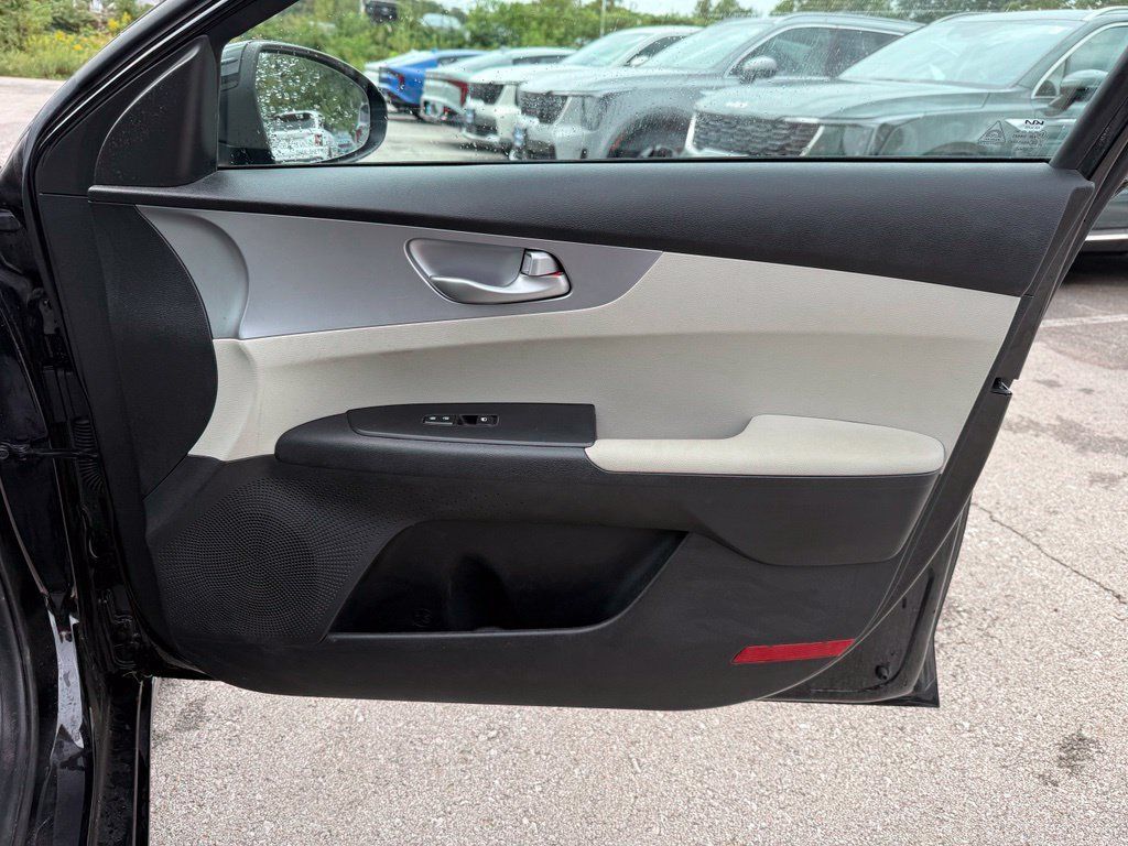 Used 2023 Kia Forte LXS w/ LXS Technology Package FWD image 13
