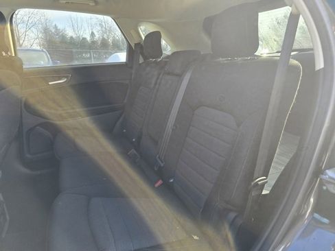 Used 2017 Ford Edge SE image 12