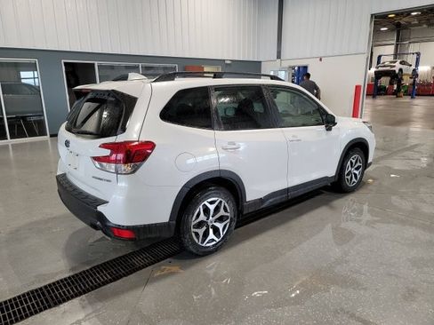 Used 2021 Subaru Forester Premium AWD/4WD image 7
