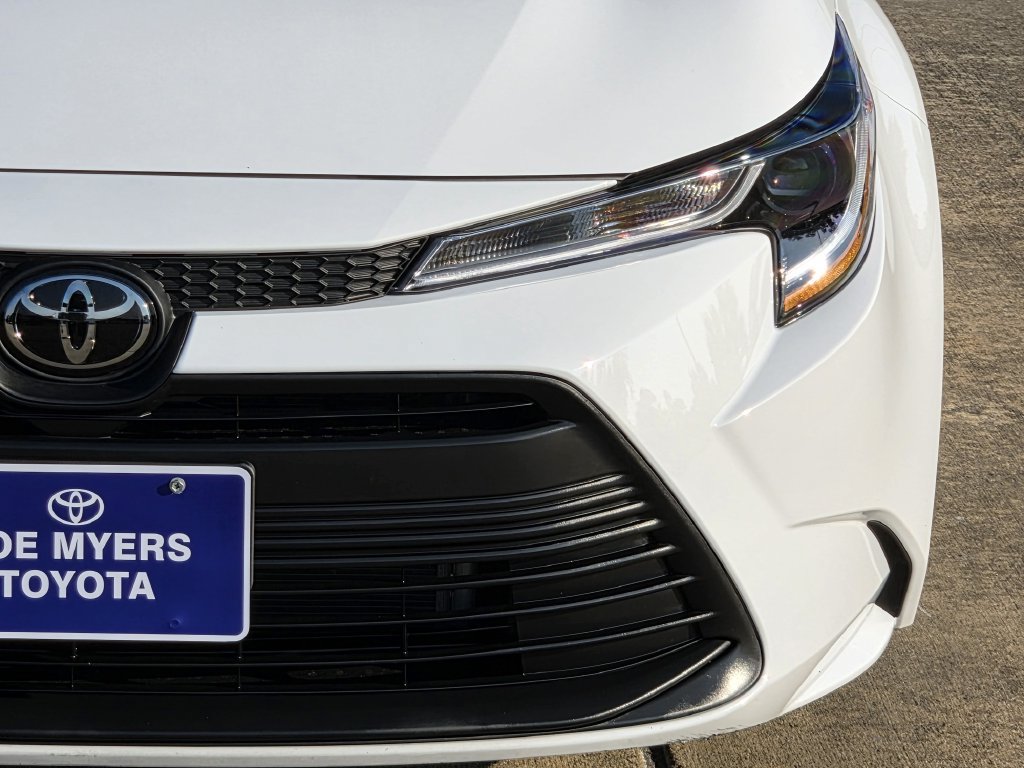 Used 2026 Toyota Corolla LE FWD image 4