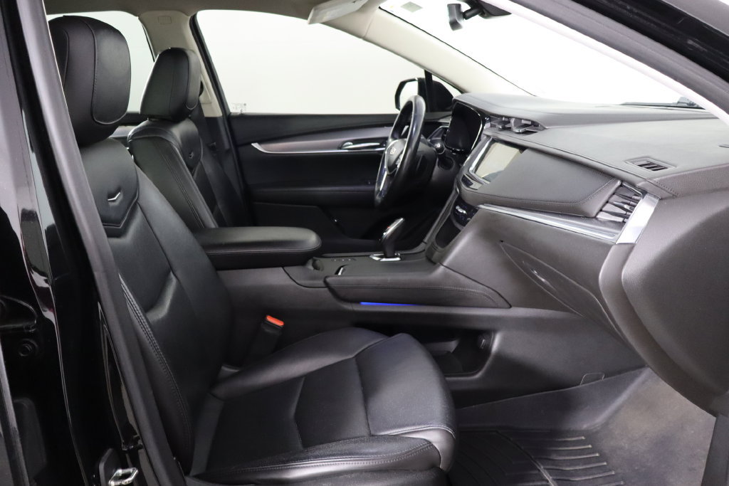 Used 2018 Cadillac XT5 Luxury w/ Driver Awareness Package AWD/4WD image 18