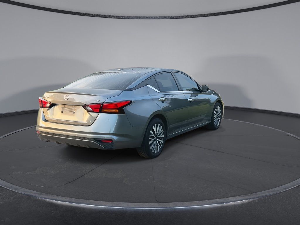 Used 2024 Nissan Altima 2.5 SV FWD image 8