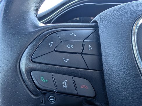 Used 2015 Dodge Challenger R/T image 16