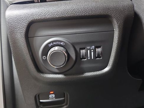 Used 2023 Jeep Grand Cherokee Altitude AWD/4WD image 24