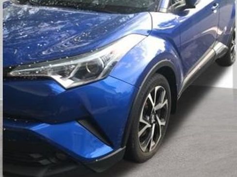 Used 2018 Toyota C-HR XLE FWD image 2