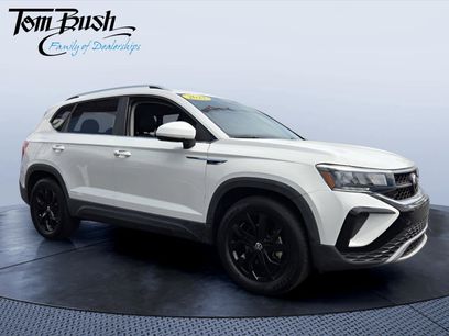 Used 2022 Volkswagen Taos SE w/ Panoramic Sunroof Package