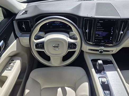Used 2023 Volvo XC60 B5 Plus image 17