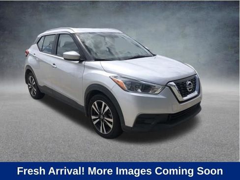 Used 2018 Nissan Kicks SV FWD image 1