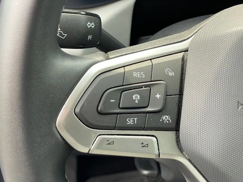 Certified 2023 Volkswagen Taos SE w/ Black Wheel Package FWD image 16