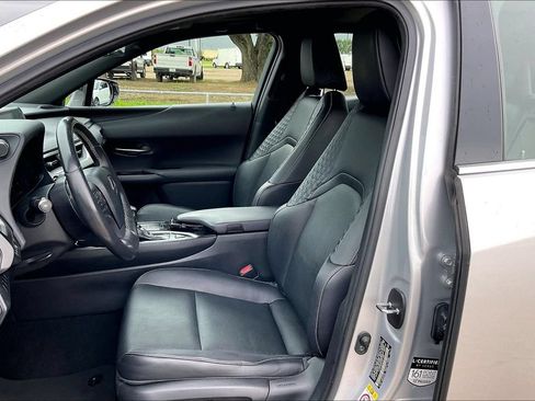 Used 2019 Lexus UX 200 w/ Premium Package FWD image 18
