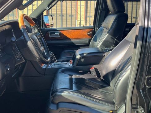 Used 2017 Lincoln Navigator L Select image 9