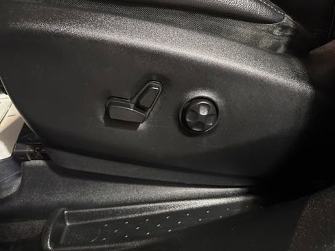 Used 2019 Chrysler Pacifica Touring-L Plus w/ Advanced Safetytec Group FWD image 4