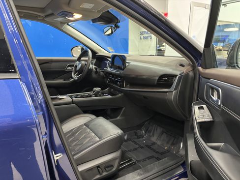 Used 2021 Nissan Rogue Platinum image 16