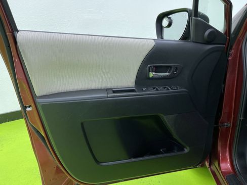 Used 2010 MAZDA MAZDA5 Sport image 15