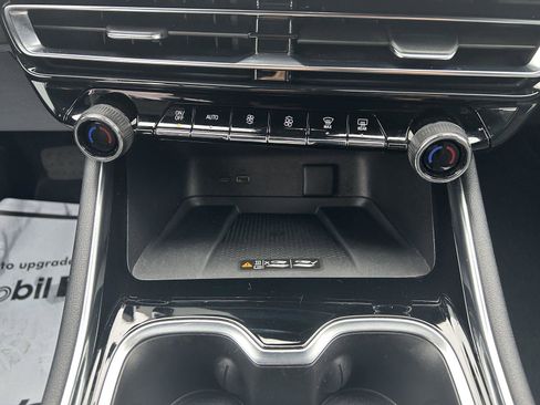 Certified 2025 Chevrolet Traverse LT image 16