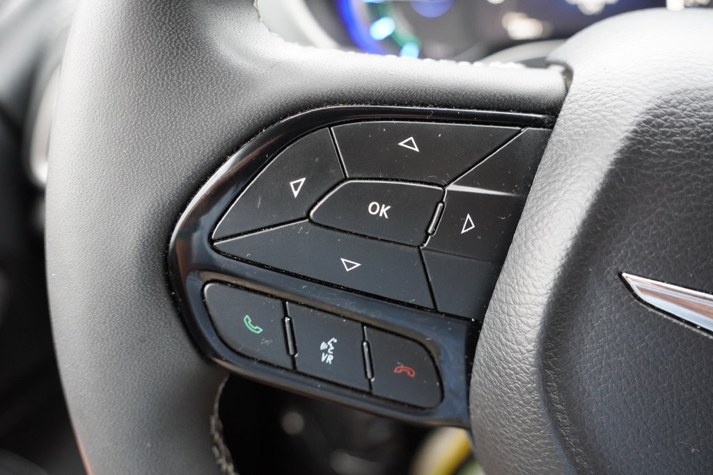 Used 2024 Chrysler Pacifica Limited FWD image 36
