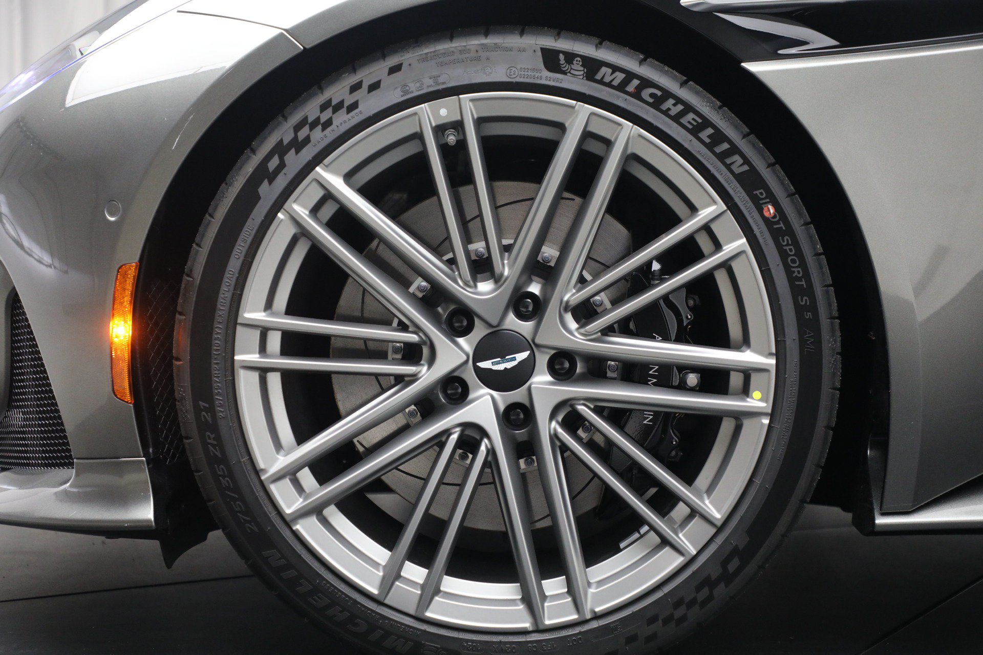 Used 2025 Aston Martin DB12 Coupe RWD image 34