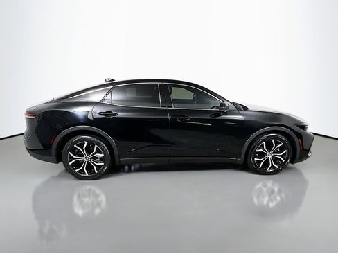 Used 2023 Toyota Crown XLE image 3