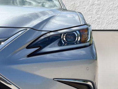 Used 2024 Lexus ES 350 w/ Premium Package image 9