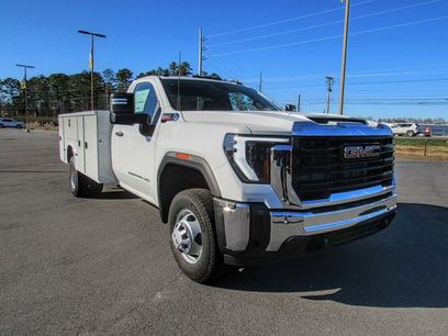 New 2025 GMC Sierra 3500 Pro w/ Convenience Package