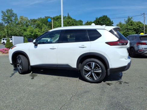 Certified 2025 Nissan Rogue SL w/ SL Premium Package AWD/4WD image 8