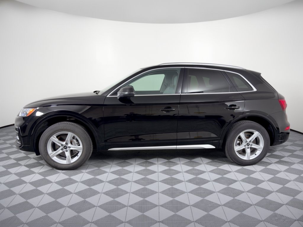 Used 2023 Audi Q5 2.0T Premium w/ Convenience Package AWD/4WD image 2