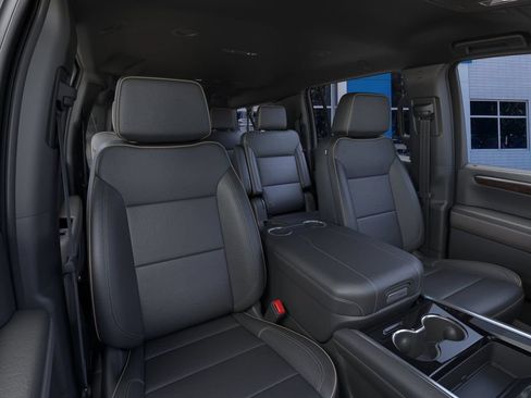 Used 2025 Chevrolet Suburban Premier AWD/4WD image 16