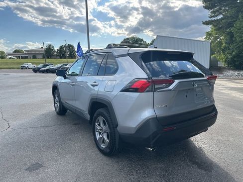 Used 2024 Toyota RAV4 XLE AWD/4WD image 5