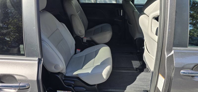 Used 2017 Toyota Sienna Limited Premium AWD/4WD image 29