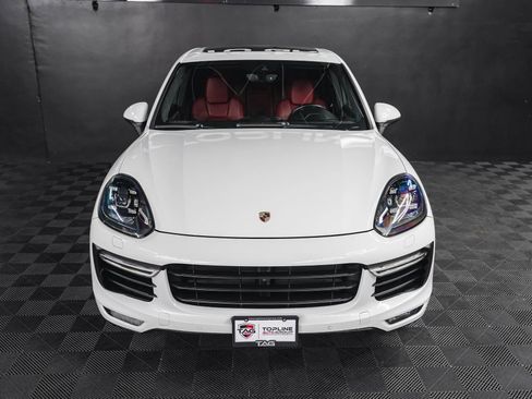 Used 2015 Porsche Cayenne Turbo image 9