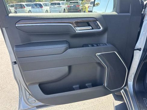 Used 2024 Chevrolet Silverado 1500 LT AWD/4WD image 7