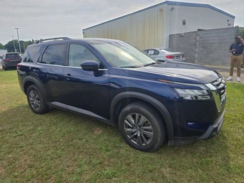 Used 2025 Nissan Pathfinder SV AWD/4WD image 11