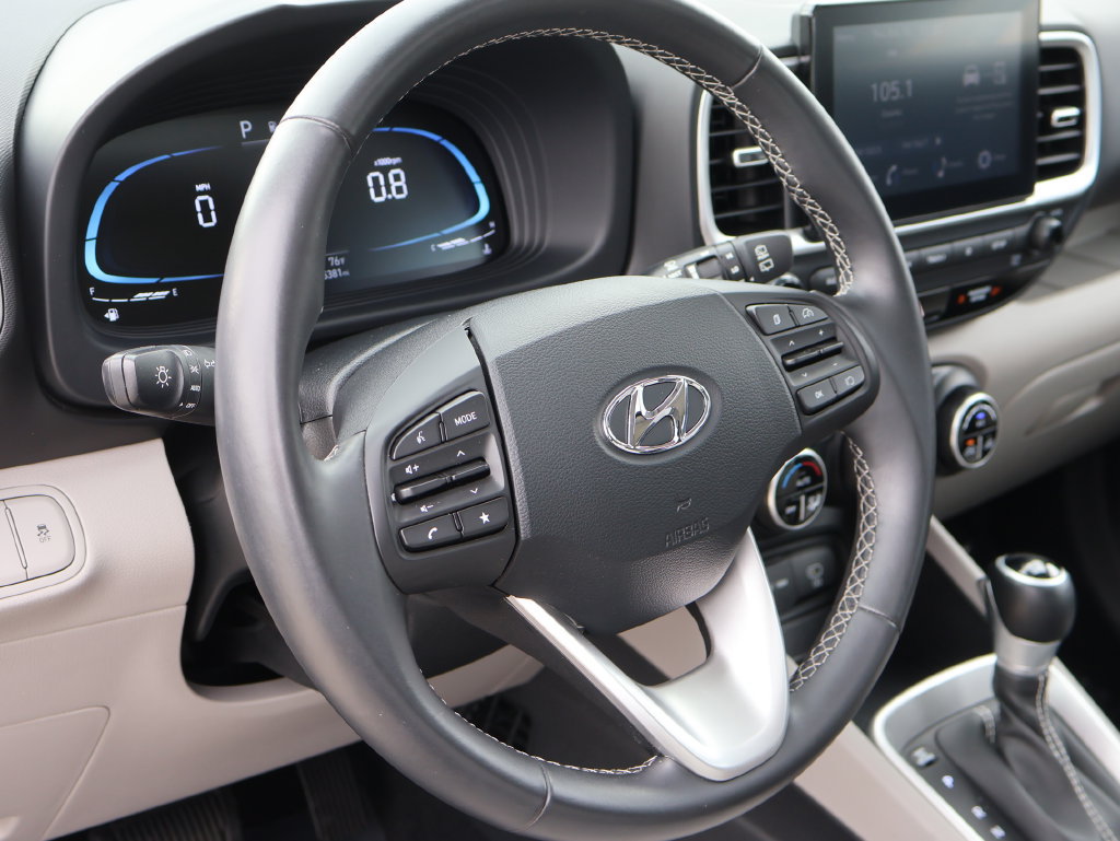 Used 2025 Hyundai Venue SEL FWD image 24